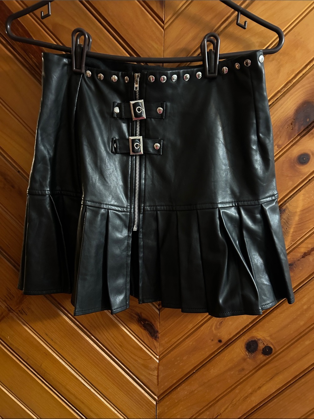 SHEIN Black Faux Leather Pleated Mini Skirt with Zip & Stud Accents